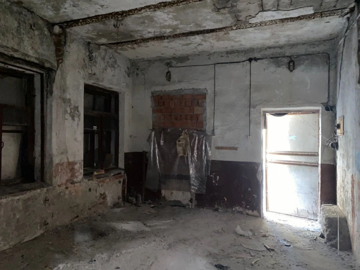 Нежилое здание площадью 27,8 кв. м, расположенное на земельном участке площадью 40 кв. м на 5-й Красноармейской улице